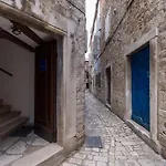 Konukevi Mendi Trogir