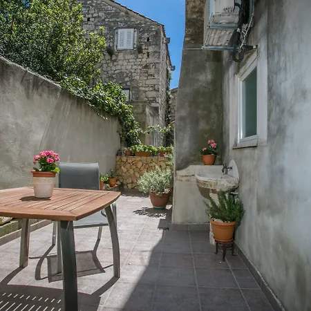 Mendi Trogir